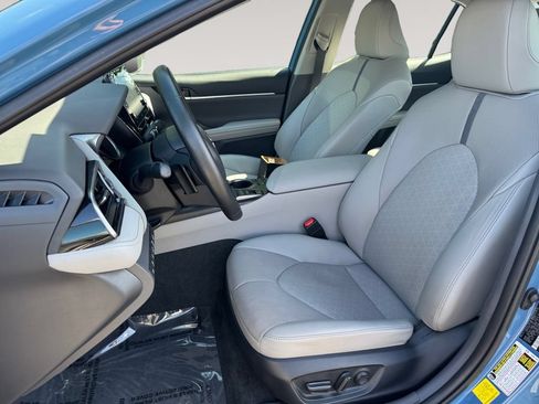 Used 2023 Toyota Camry XSE w/ Navigation Package FWD image 9