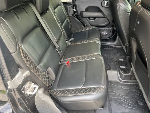 Used 2021 Jeep Wrangler Unlimited Sahara AWD/4WD image 17