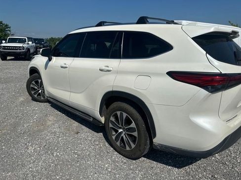 Used 2021 Toyota Highlander XLE FWD image 5