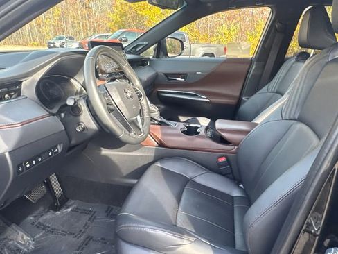 Used 2024 Toyota Venza Limited image 38