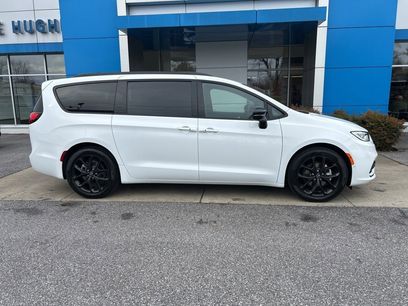 New 2026 Chrysler Pacifica Limited w/ S Appearance Package