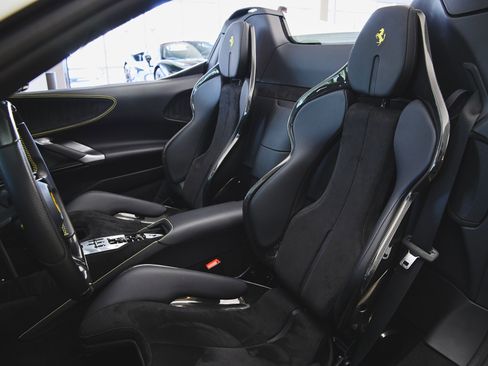 Used 2024 Ferrari SF90 Spider image 25