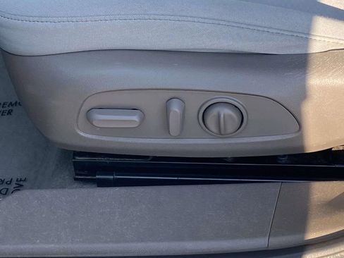 Used 2018 Chevrolet Malibu LT FWD image 14