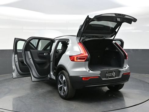 Used 2026 Volvo XC40 B5 Plus AWD/4WD image 41