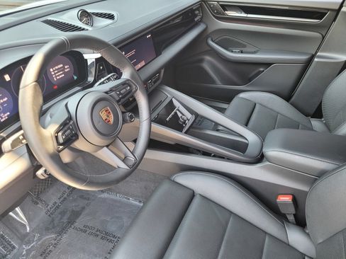 Certified 2025 Porsche Macan Electric RWD image 5