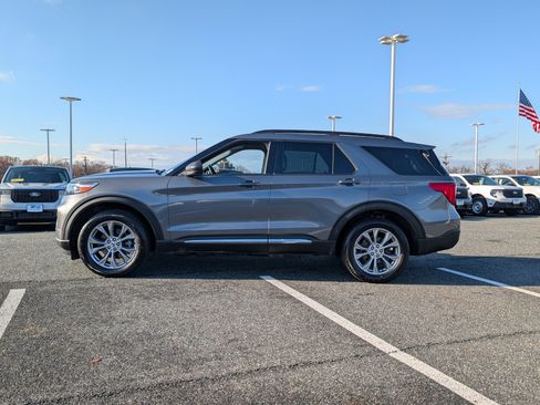 Certified 2022 Ford Explorer XLT w/ Equipment Group 202A image 6