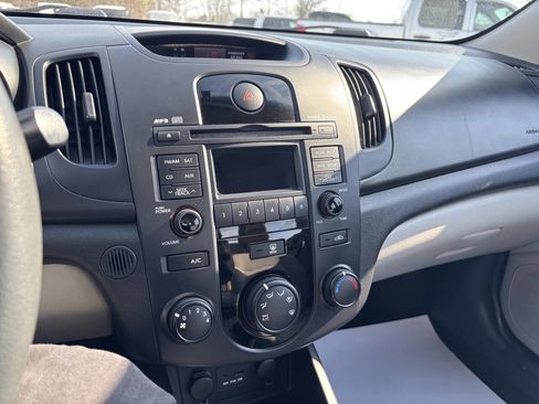 Used 2010 Kia Forte EX image 23