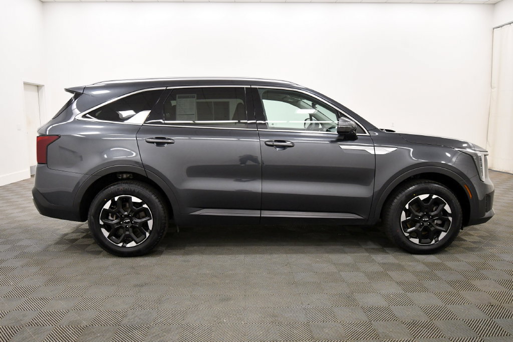 Certified 2024 Kia Sorento S w/ Panoramic Sunroof Package AWD/4WD image 9