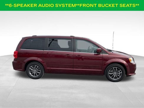 Used 2017 Dodge Grand Caravan SXT image 4