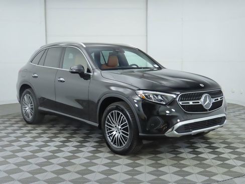 Certified 2026 Mercedes-Benz GLC 300 image 3