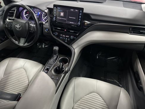 Used 2021 Toyota Camry SE w/ Cold Weather Package image 12