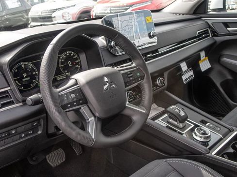 New 2025 Mitsubishi Outlander 4WD Plug-In Hybrid image 29