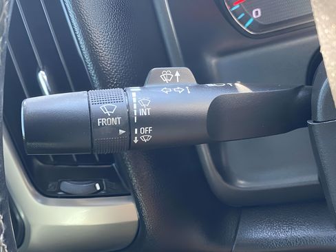 Used 2018 Chevrolet Silverado 1500 LT AWD/4WD image 19