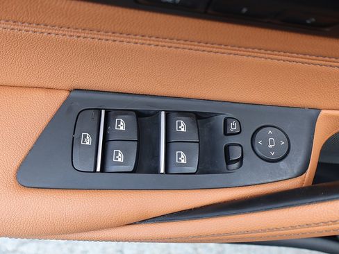 Used 2023 BMW 530e w/ Premium Package image 43