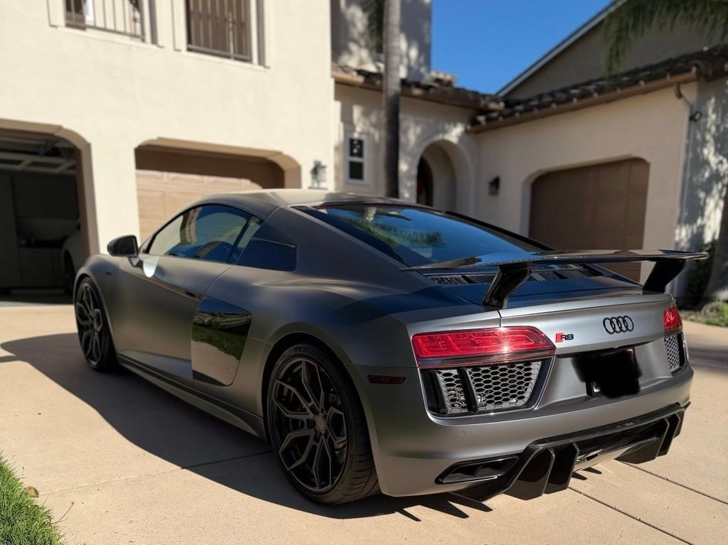 Used 2017 Audi R8 V10 w/ Carbon Exterior Package AWD/4WD image 15