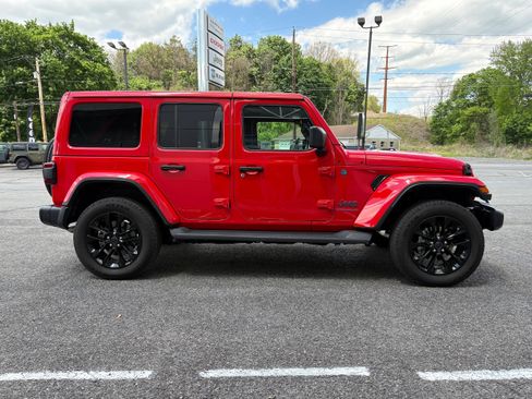 Certified 2025 Jeep Wrangler Unlimited Sahara AWD/4WD image 6