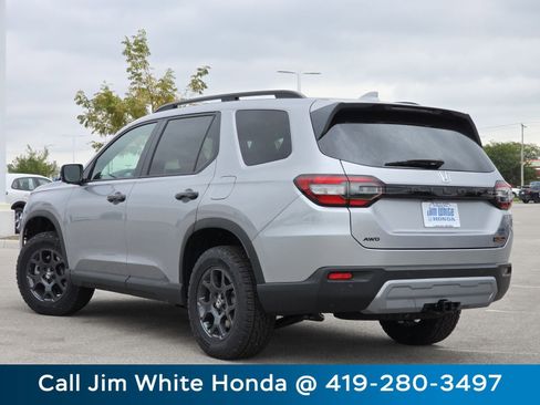 New 2025 Honda Pilot TrailSport image 13
