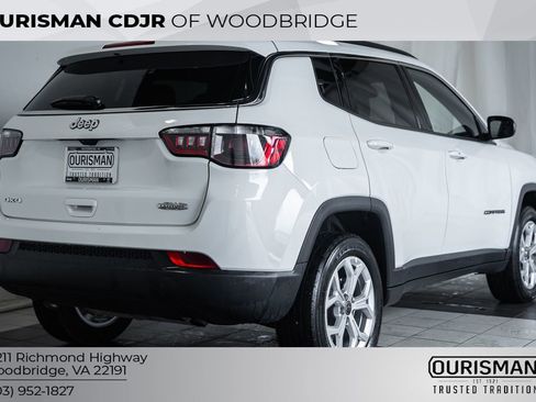 Used 2025 Jeep Compass Latitude w/ Sun & Sound Group image 5