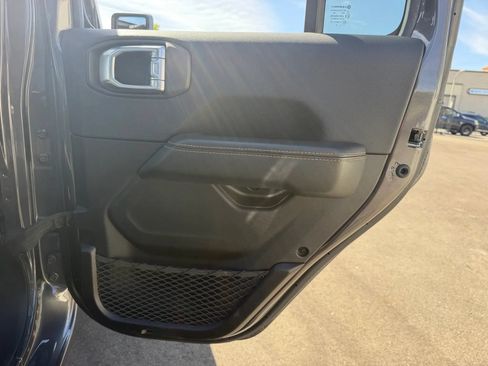 Used 2025 Jeep Wrangler Unlimited Sahara w/ Safety Group AWD/4WD image 27