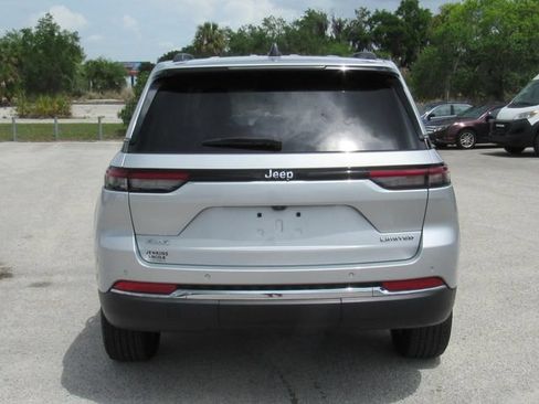 Used 2022 Jeep Grand Cherokee Limited AWD/4WD image 5