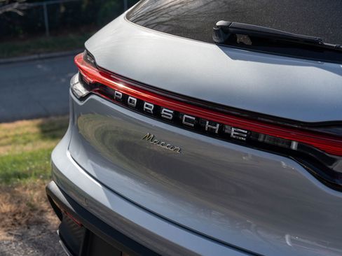 Certified 2025 Porsche Macan image 15