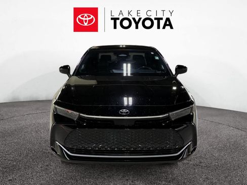 Used 2023 Toyota Crown Limited image 11