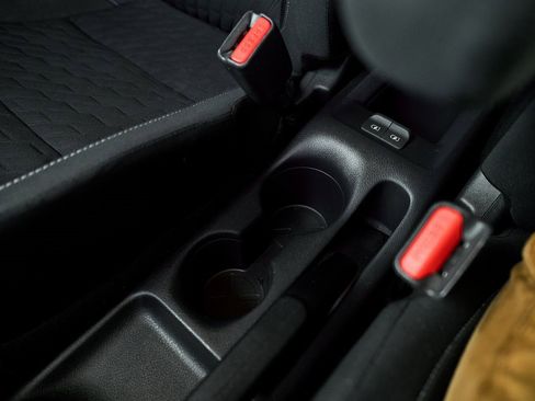 Used 2021 Nissan Kicks S image 34