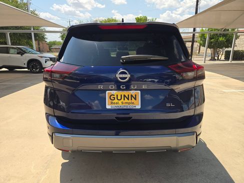 Certified 2026 Nissan Rogue SL FWD image 4