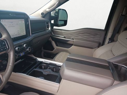 Used 2025 Ford F350 Platinum w/ Platinum Plus Package AWD/4WD image 11