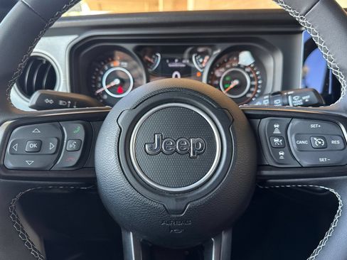 Used 2025 Jeep Wrangler Unlimited Sport AWD/4WD image 24
