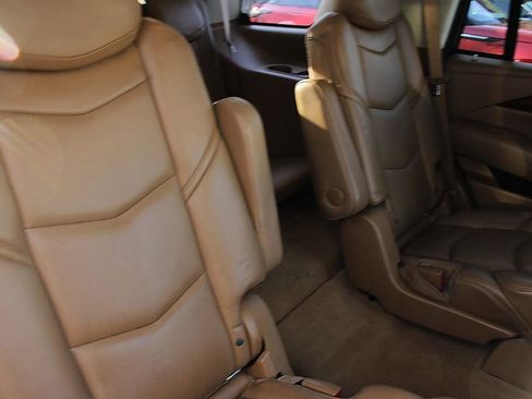 Used 2016 Cadillac Escalade Platinum image 14