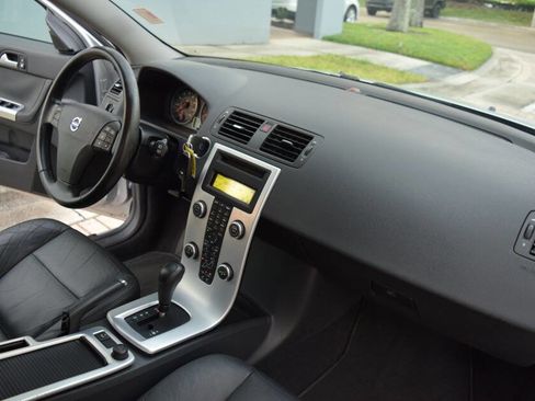 Used 2011 Volvo V50 T5 image 55