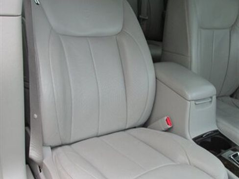 Used 2010 Cadillac DTS Luxury image 23