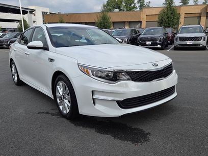 Used 2018 Kia Optima LX w/ 17" Alloy Wheels Package