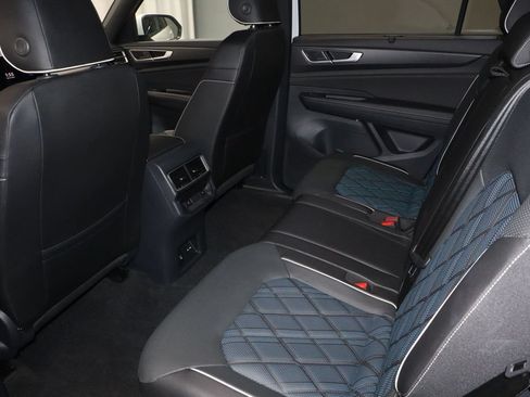 Used 2025 Volkswagen Atlas Cross Sport SEL Premium R-Line AWD/4WD image 22