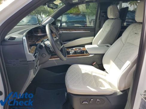 Used 2025 Cadillac Escalade ESV Sport Platinum AWD/4WD image 19