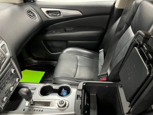 Used 2019 Nissan Pathfinder SL AWD/4WD image 39
