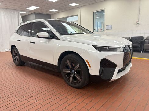 Used 2025 BMW iX xDrive50 w/ Premium Package image 6