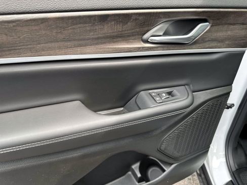 New 2026 Jeep Grand Cherokee L 4WD image 8