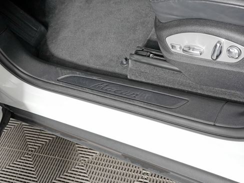 Certified 2023 Porsche Macan AWD/4WD image 20