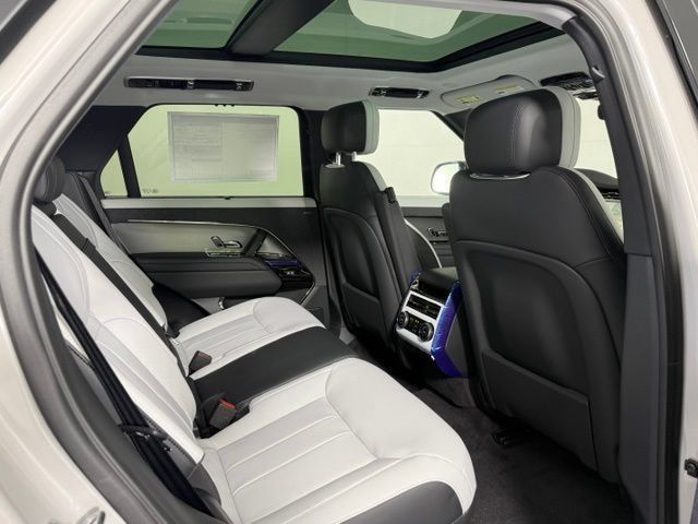 New 2026 Land Rover Range Rover Sport Dynamic SE AWD/4WD image 21