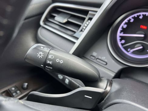 Used 2021 Toyota Camry SE image 28