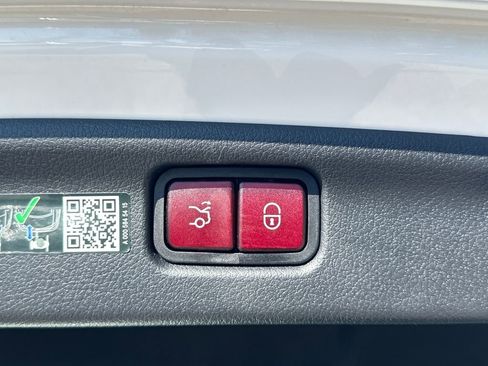 Certified 2025 Mercedes-Benz C 300 4MATIC Sedan image 31