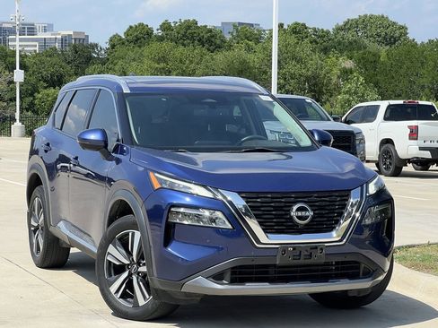 Used 2023 Nissan Rogue SL w/ SL Premium Package FWD image 2