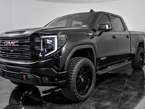 Used 2022 GMC Sierra 1500 Elevation w/ Elevation Premium Package AWD/4WD image 5