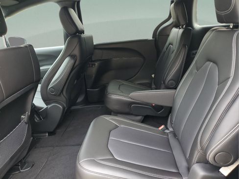 New 2026 Chrysler Voyager LX FWD image 9