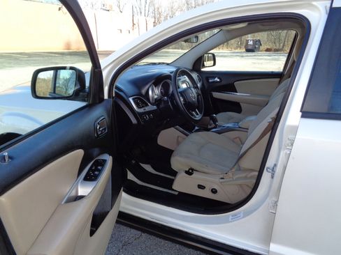 Used 2013 Dodge Journey SXT w/ Flexible Seating Group image 16