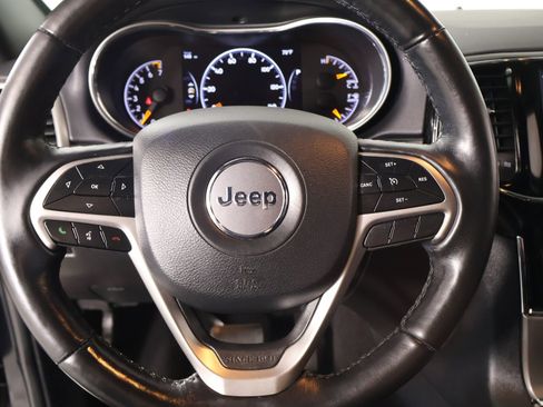 Used 2020 Jeep Grand Cherokee Altitude AWD/4WD image 3
