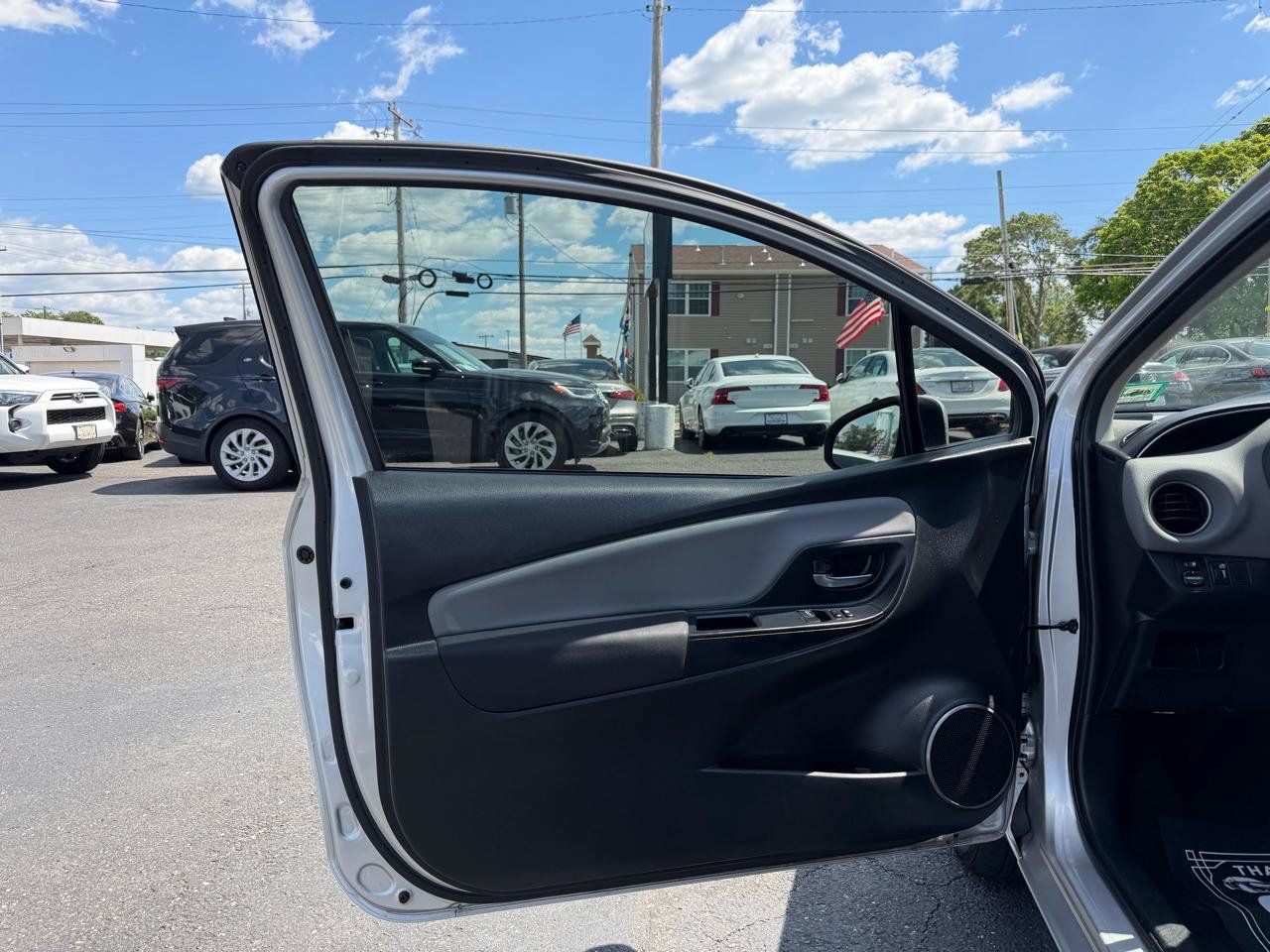 Used 2015 Toyota Yaris LE FWD image 9