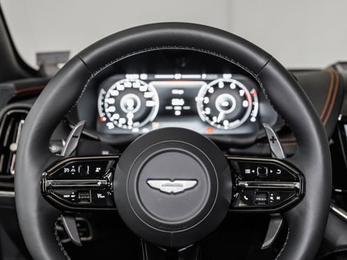 Used 2025 Aston Martin DBX 707 image 10